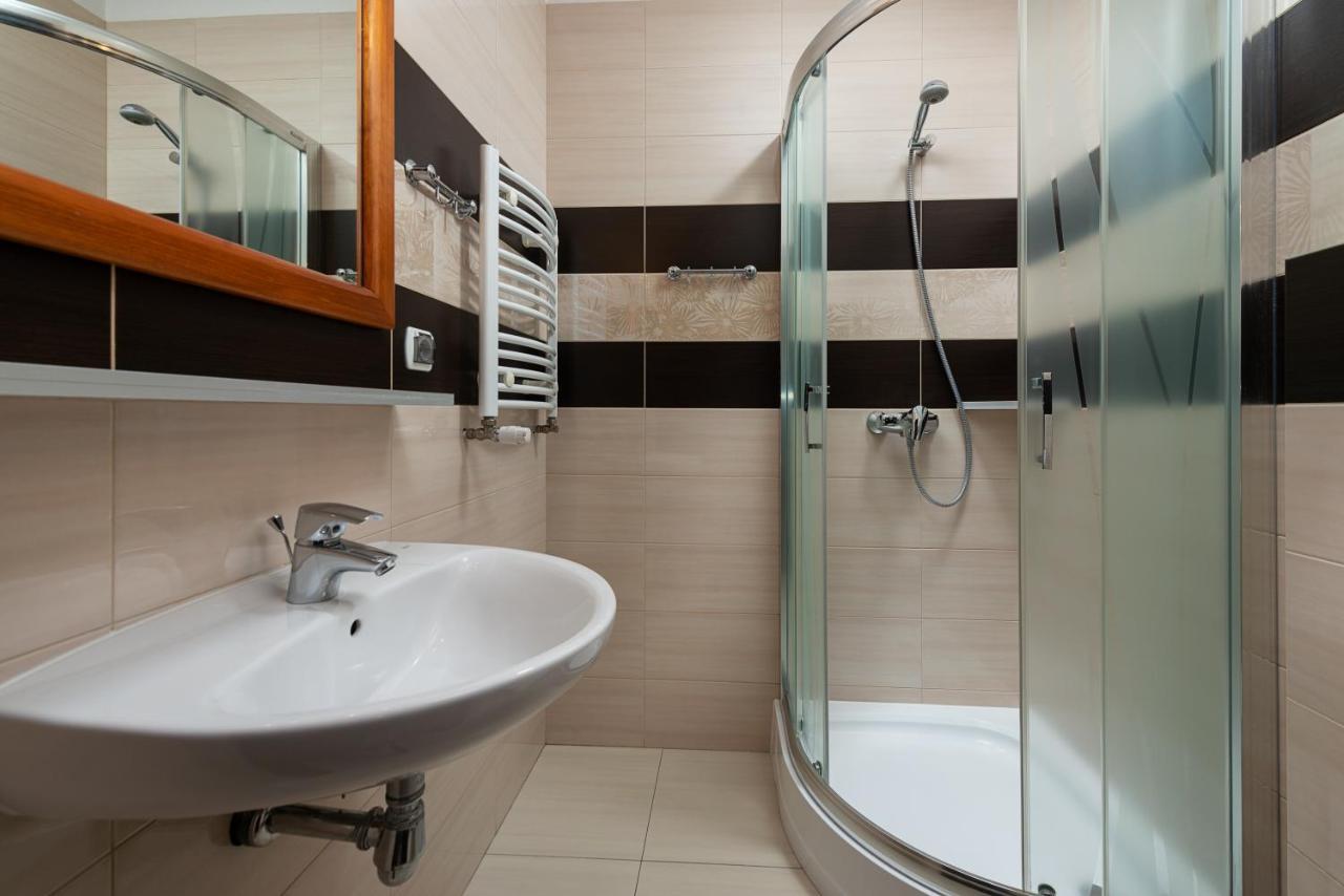 Nemo 2 Hotel Karwia Kültér fotó